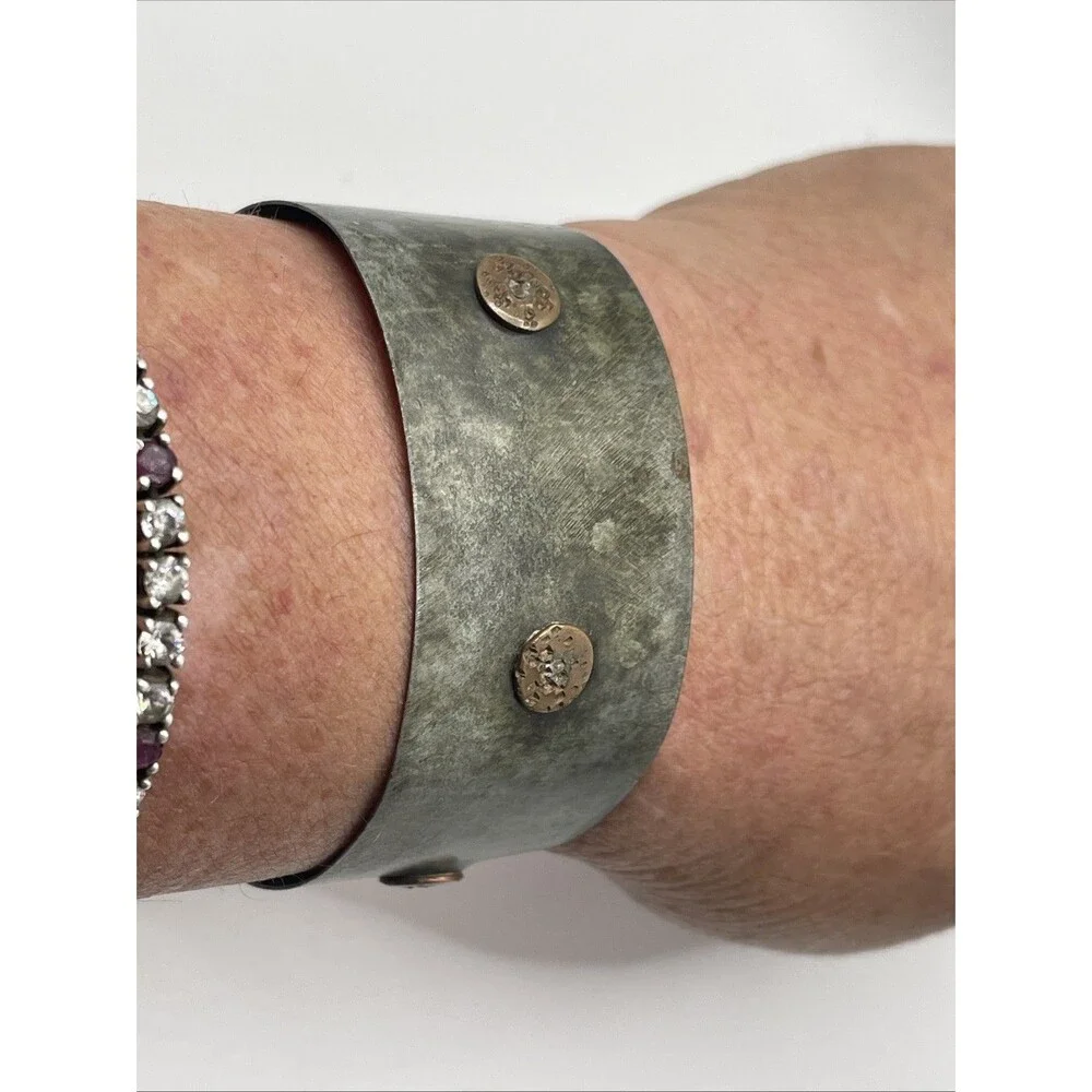 Unbranded vintage metal